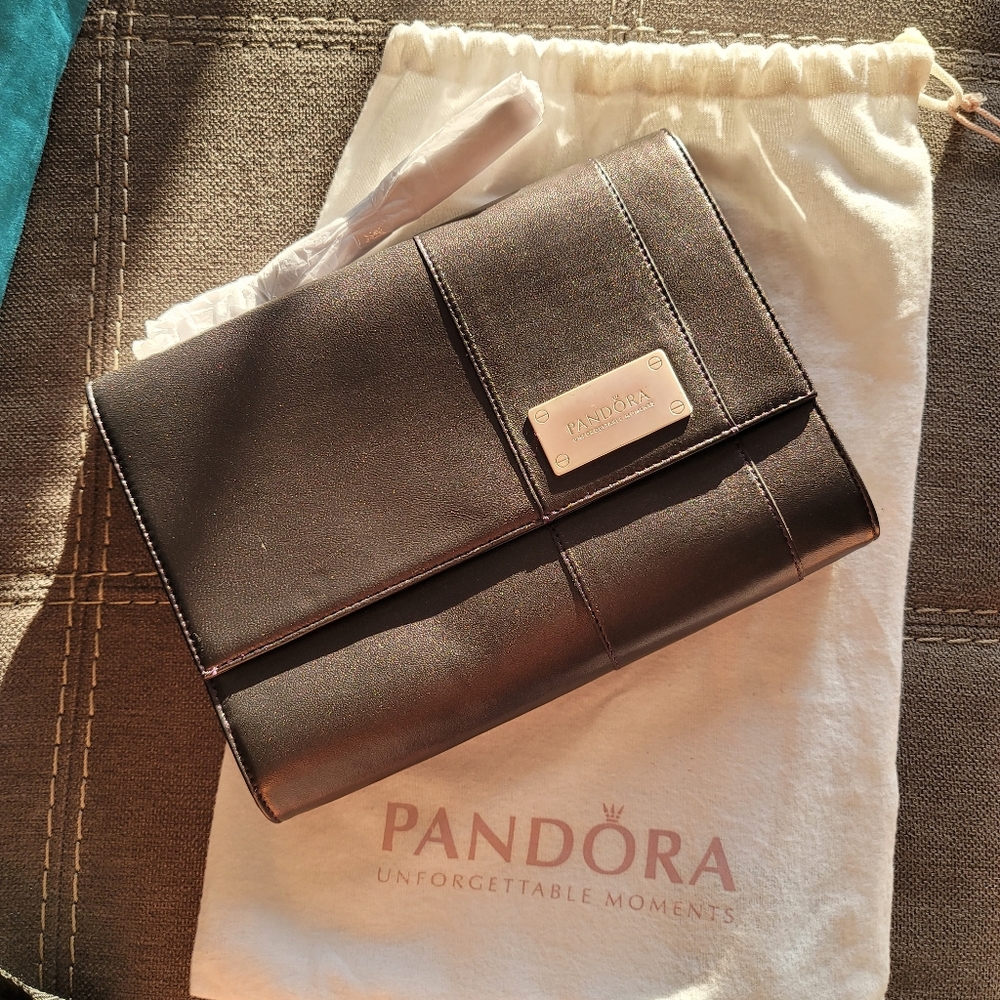 Pandora clutch